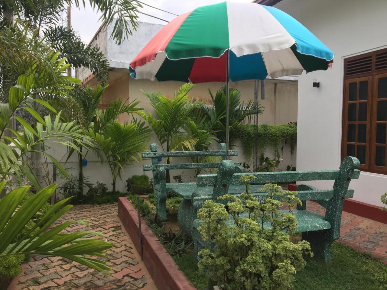 Aa Inn Trincomalee Luaran gambar